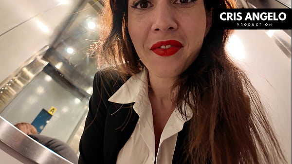 APAGON España – Blackout SPAIN – Bloquée dans l’ascenseur, elle finit par baiser son voisin marié – part 02