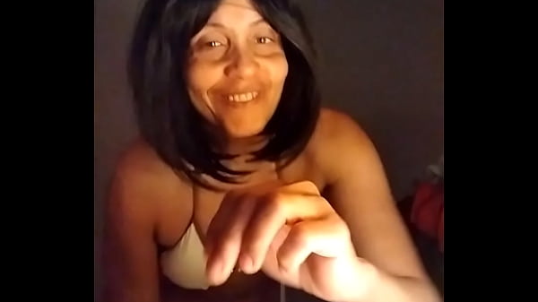 Babby sitter sĥaves pussy and masturbates