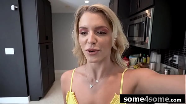 Blonde Teen and Her Friends Go After BBC at Thanksgiving Dinner