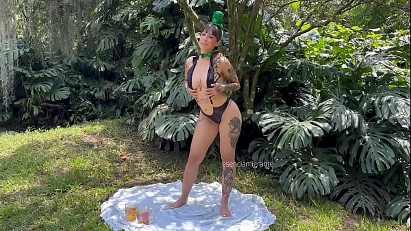 Celebrating St. Patrick’s Day with you, a delicious beer, a plug up my ass and the outside glowing green.