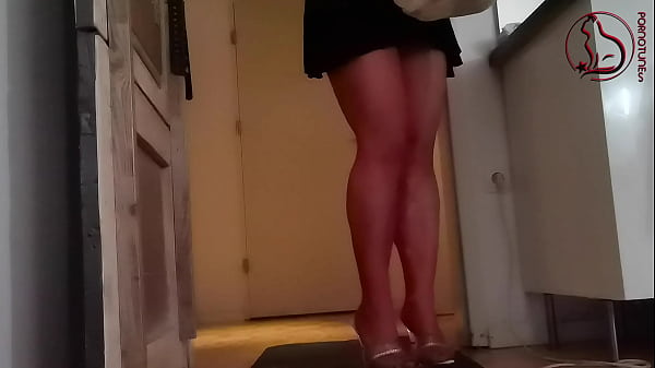 Curvy blond seduced delivery guy so he return to fuck her like an animal