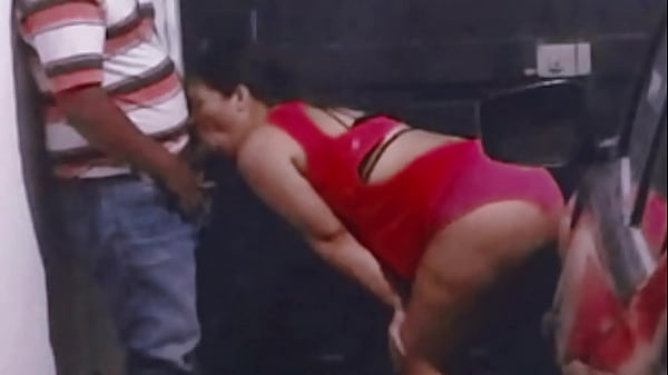 Delivery guy recorded with a hidden camera: My cuckold husband records me giving a blowjob to the lucky stranger, I suck the delivery man’s cock in my garage (I’m a very bitch and complacent amateur Hotwife)