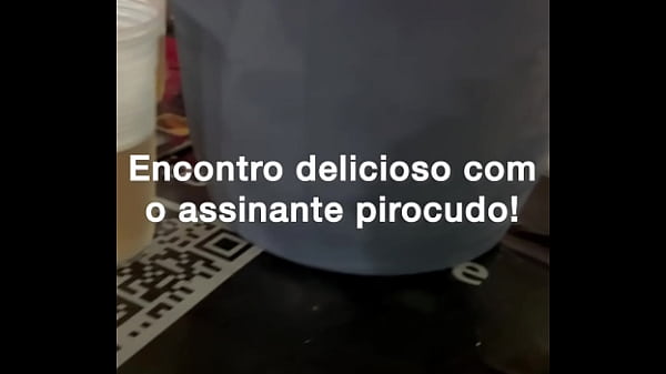 Exibição e pirocada dentro do carro com fã