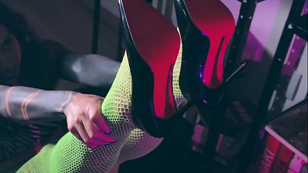 I Know You Can Resist These Feet