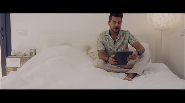 IN BED WITH ANGIE LYNX : FULL INTERVEW