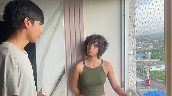 Le doy la mejor bienvenida a mi nueva vecina con la mejor follada de su vida.