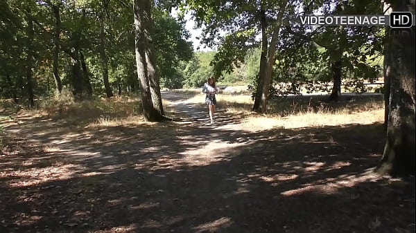 lovely 18 years old girl plays with sex toy during her first porn casting