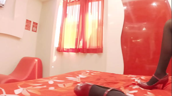 Me citó para ver peliculas pero en lugar de eso me dió una rica mamada