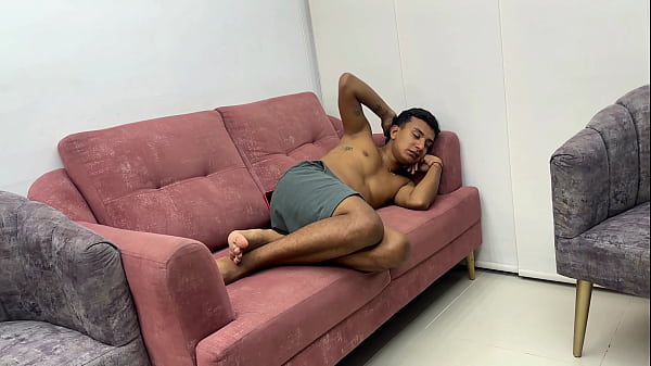 Medicina de mi rico coño para mi pobre hermanstro enfermo, le dejo meterme su deliciosa verga para que mejore pronto hasta sacarle toda su rica leche.