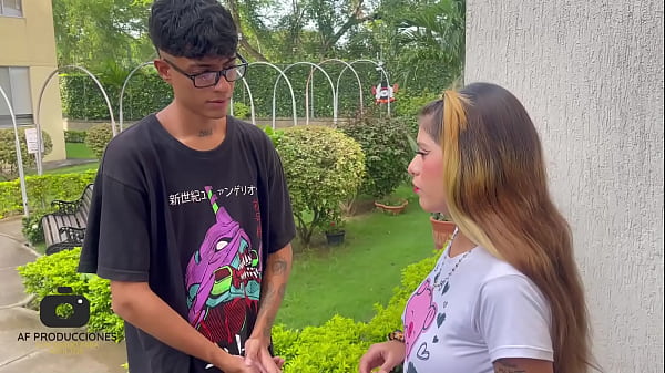 Mi vecina embarazada me da viagra con el pretexto para que yo le meta mi polla dura y me le corra adentro de ella.