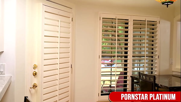 MILF Kyla Keys Rides The Huge Dick Of Oliver Faze Bareback!