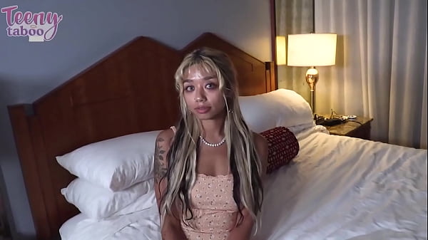 Mr. Brogan Fucks College Cunt! Gorgeous Gia Loves Huge Cocks!