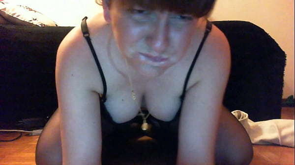 Nicoletta’s Solo Exploration of Mouth Soap Fetish in Her Private Room