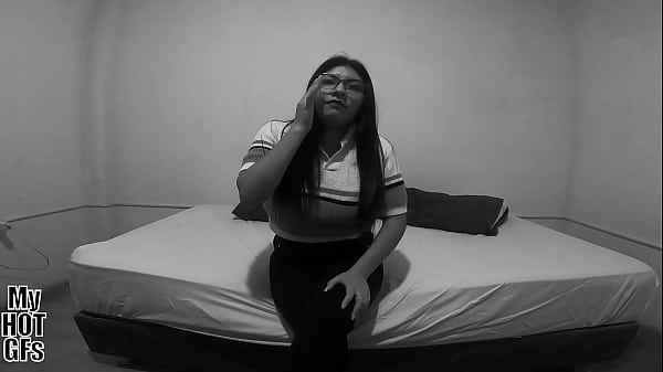 ¡Oh dios! Esta jovencita es hermosa y viene a follar conmigo