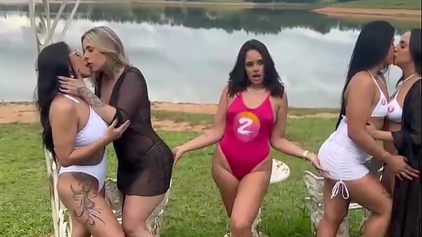 Oque elas fizeram foi incrível tarde gostosa demais