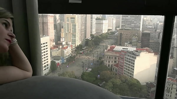 Samantha Munhoz recebendo visita do amigo Leo Skull