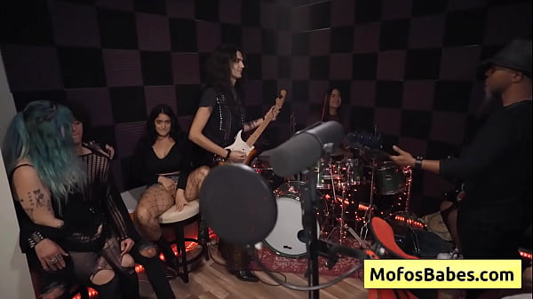 Sexy natural big tit brunette teen Nia Bleu seduces the sound guy Brett Maker for a quick fuck