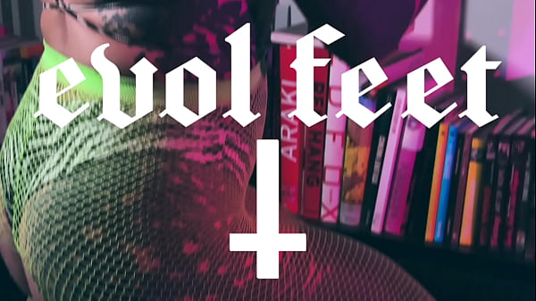 She Is A Pervert Addicted To Feet