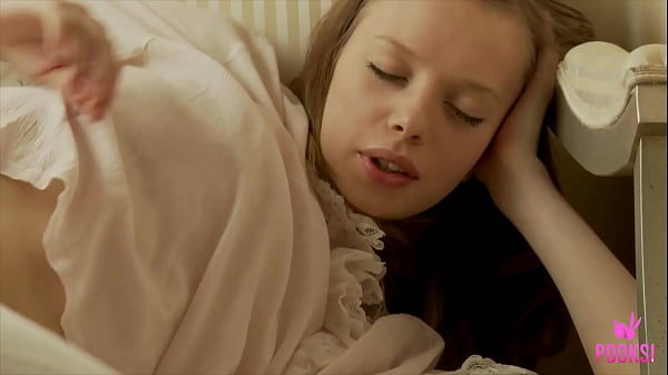 Shorty Baddie! Daisy Gets Horny AF & Masturbates Her Clit & Boobs!