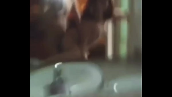 te gusta que me mueva asi?