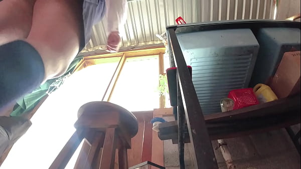 traigo falda no alcanzo, alumna culona es grabada bajo falda