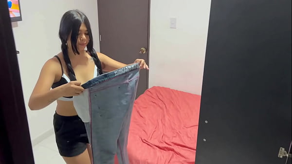 Una buena follada por dar permiso para salir a mi hermanastra con sus compañeras de clase.