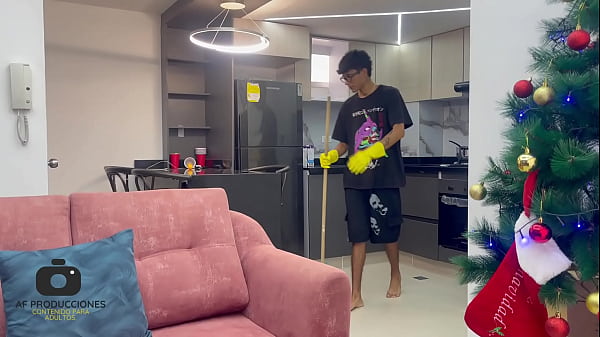 Vecina cachonda entra a mi casa y me aprovecho para follarla muy duro y venirme en ella.