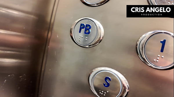 APAGON España – Blackout SPAIN – Bloquée dans l’ascenseur, elle finit par baiser son voisin marié – part 01