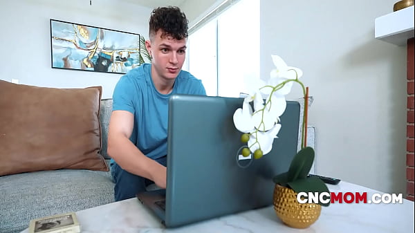 CIA Agent Motivates Hacker To Give Information By Letting Him Freeuse Her – Sadie Rose | CNCMOM