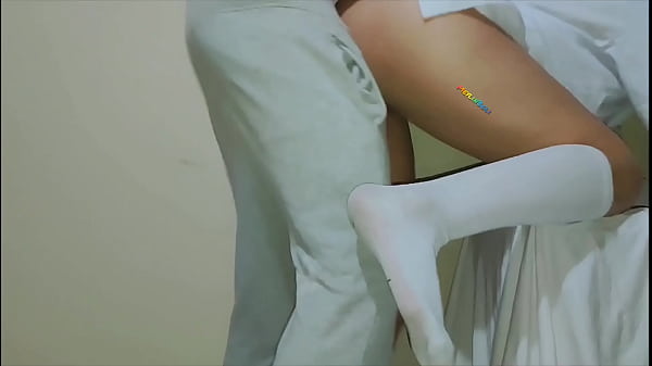 COLEGIALA 18 AÑOS ME ENVIA SU PACK Y VOY RÁPIDO A SU CASA PARA FOLLARLA TIENE EL COÑO HUMEDO Y LA FOLLO CASERO