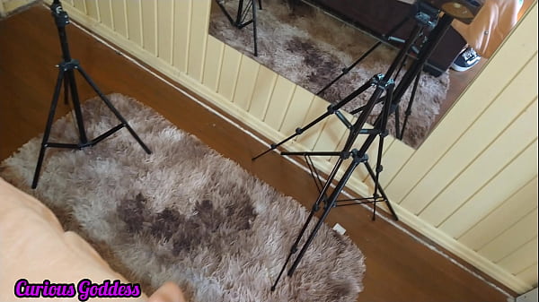 Curious Goddess – I couldn’t hold back and masturbated the masseur