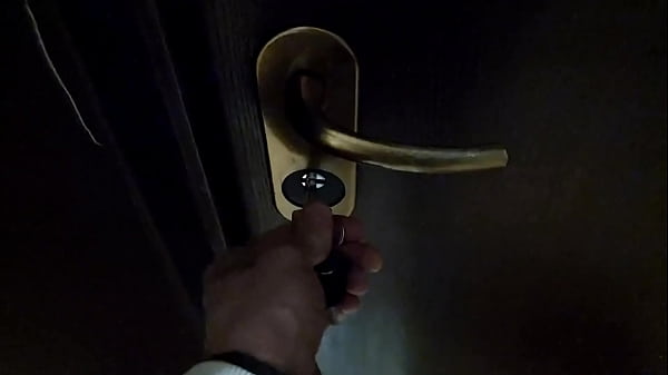 Сводный брат увидел меня в самом пикантном моменте, и теперь мне придётся его переубедить