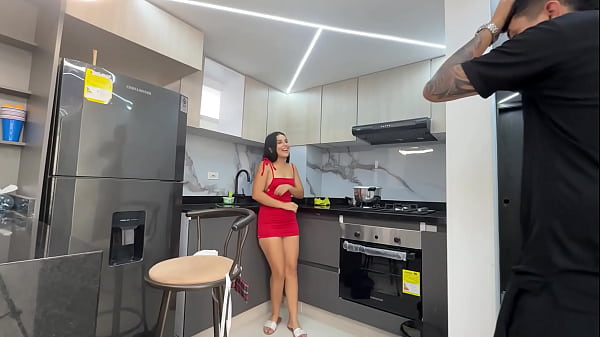 Encuentro a mi timida hermanastra masturbandose y me antojo de follarla duro y venirme adentro de su rico coño.