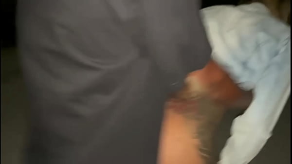 ESPOSA FAZ FÃ GOZA 3 VEZES ESFREGANDO GOSTOSO SEM CAMISINHA SEXO ORAL NA FRENTE DE TODOS EM PÚBLICO