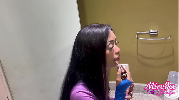 FEZ O MEU PAU DE SORVETINHO E CHUPOU ATÉ EU GOZAR NA BOCA DELA