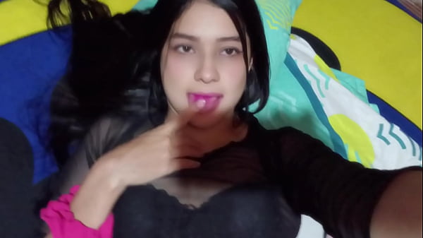 Hermanastra seduce a su hermanastro para follarlo con creampie después de ver su gran polla en la ducha por la mañana ( CASERO REAL)