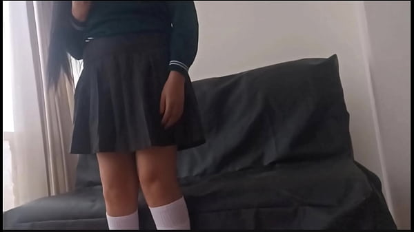 I HOPE I DIDN’T GET HER PREGNANT!!! I recorded homemade sex with my school girlfriend. Is she pretty or not? The cute girl in uniform takes the opportunity to tempt me with her uniform skirt and ass