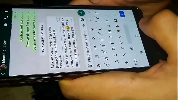 Marquei com boy do app no shopping mas rolou no carro.