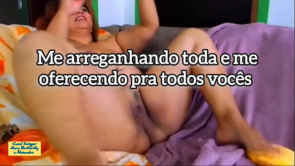 Me arreganhando inteirinha e me oferecendo pra todos vocês igual a uma cadelinha de rua no cio