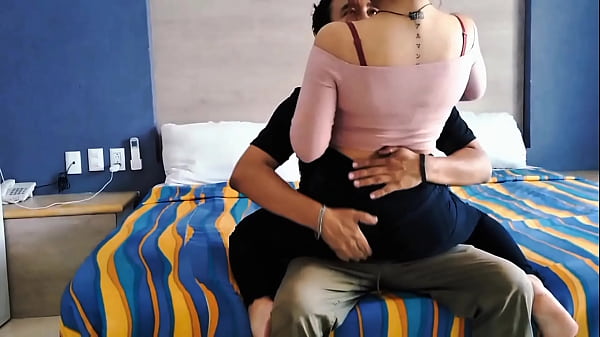 MI NOVIA ES MUY CALIENTE