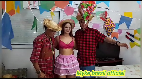 Muito sexo anal e vajinal na festa de arraial de São João 2025 com a delícia lia loci ela adora sexo anal veja completo no Red e sheer