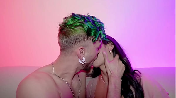 Não aguentei e acabei dando pro meu meio irmão mais velho