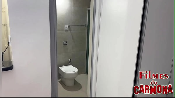 negao dotado arrombou o cuzinho da branquinha magrinha no pelo