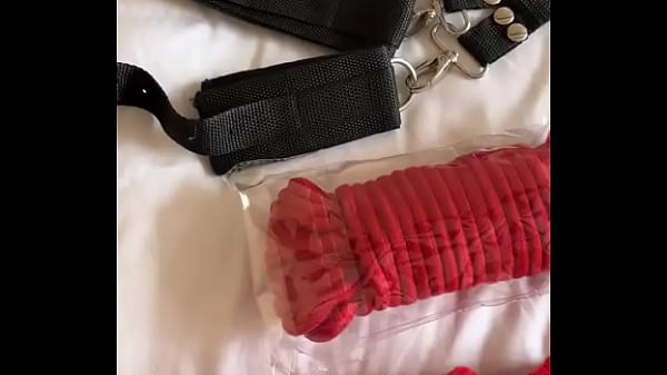 ¡Rojo y negro! Ahora me faltas tú para amarrarme ?Red and black! Now I need you to tie me up. miorgasmo MiOrg …