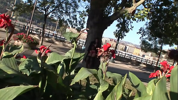 Simone Peach flashing in Budapest