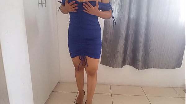 THE STEP-COUSIN IN POLITICAL OF THE WELL-KNOWN INFLUENCER GETS ON THE EDGE OF THE BED TO MASTURBATE, REALLY HOMEMADE.