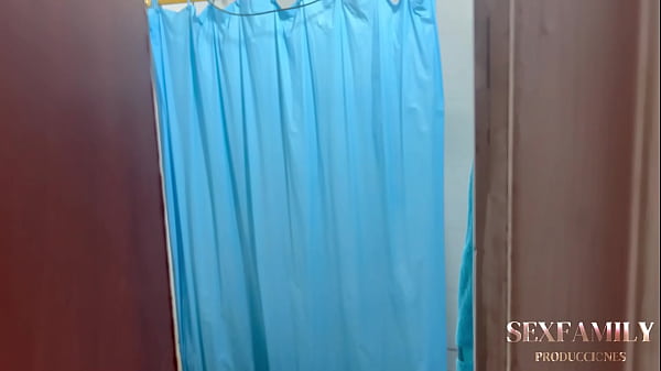 Una rica vecina sabe como pagar los trabajos en su casa con el mejor sexo de su vida.