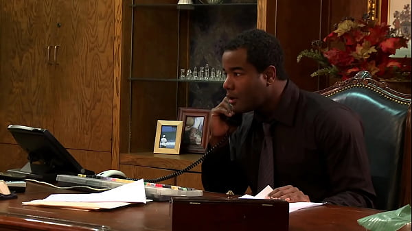 A white assistant comes when her Black boss bangs her cunt and ass with his thick cock