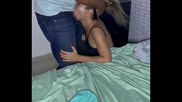 Belinha presenteou o fã com a bucetinha e ganhou duas gozadas dentro