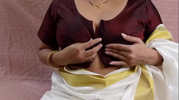 Bhabhi ne apne Nipple Jor Jor se Dabaye